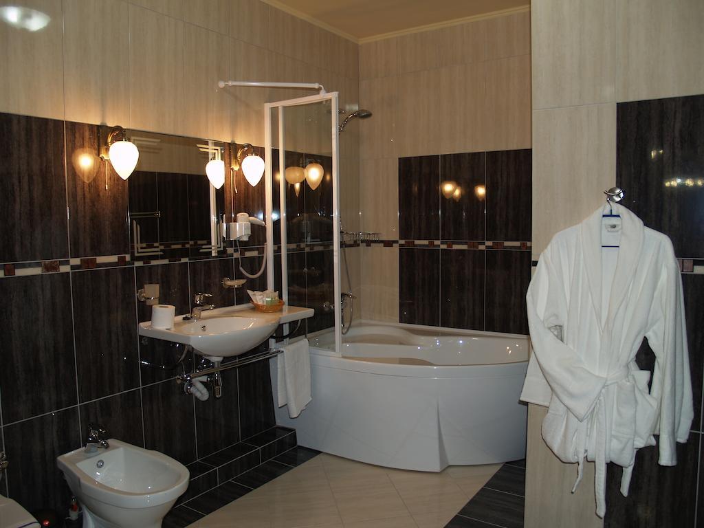 Atrium Hotel Iwano-Frankiwsk Zimmer foto